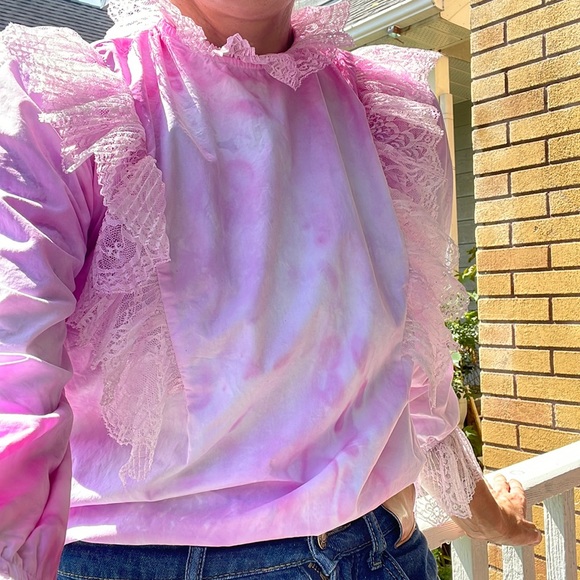 Vintage pink and white lace trimmed blouse size medium - Picture 2 of 15